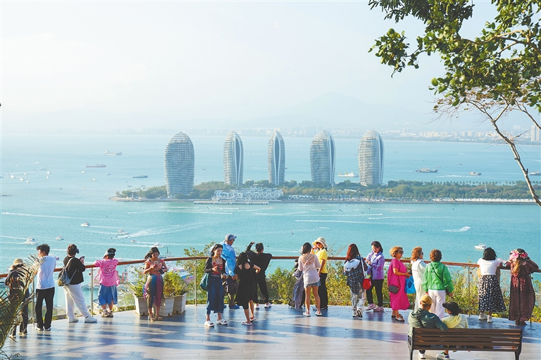 三亚节后旅游市场迎来错峰热潮-&