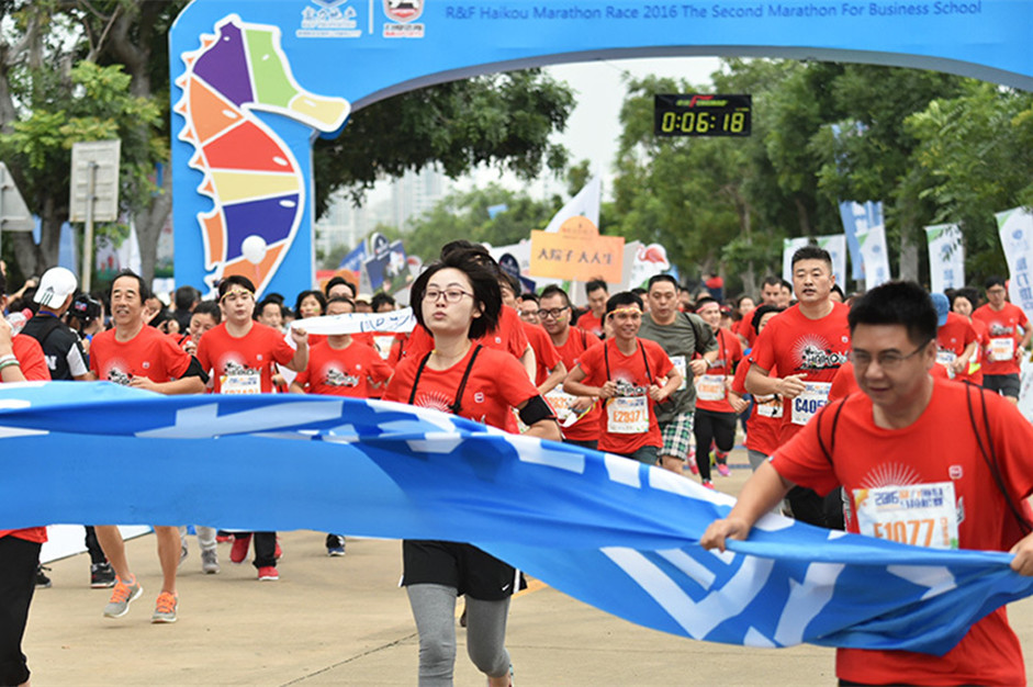2016富力海口马拉松现场精彩照片 快乐感染一座城