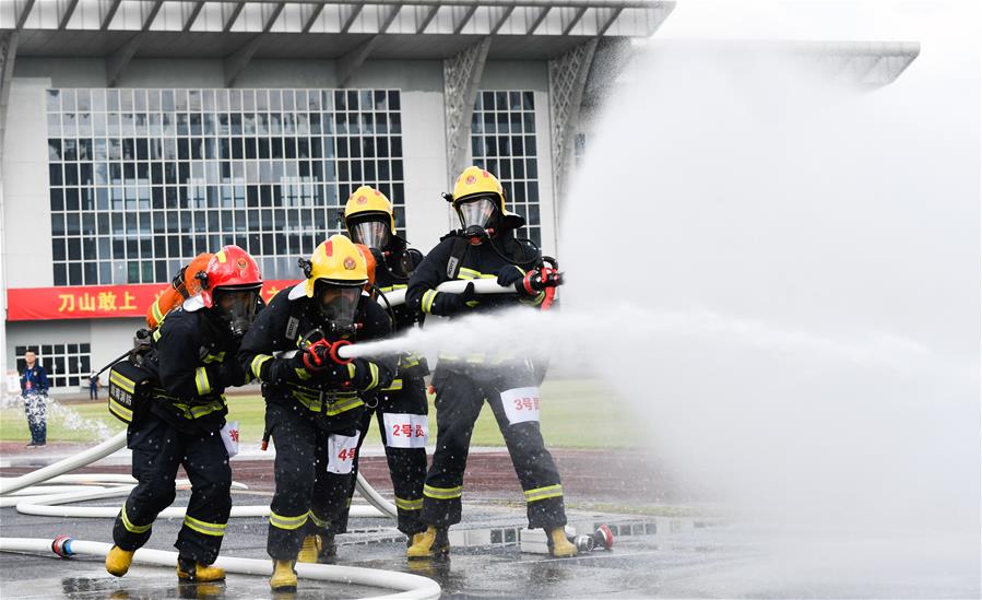 海南：消防救援比武忙