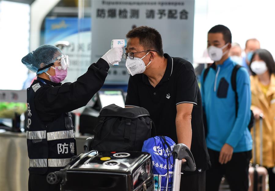 三亚机场全面检测进出港旅客体温
