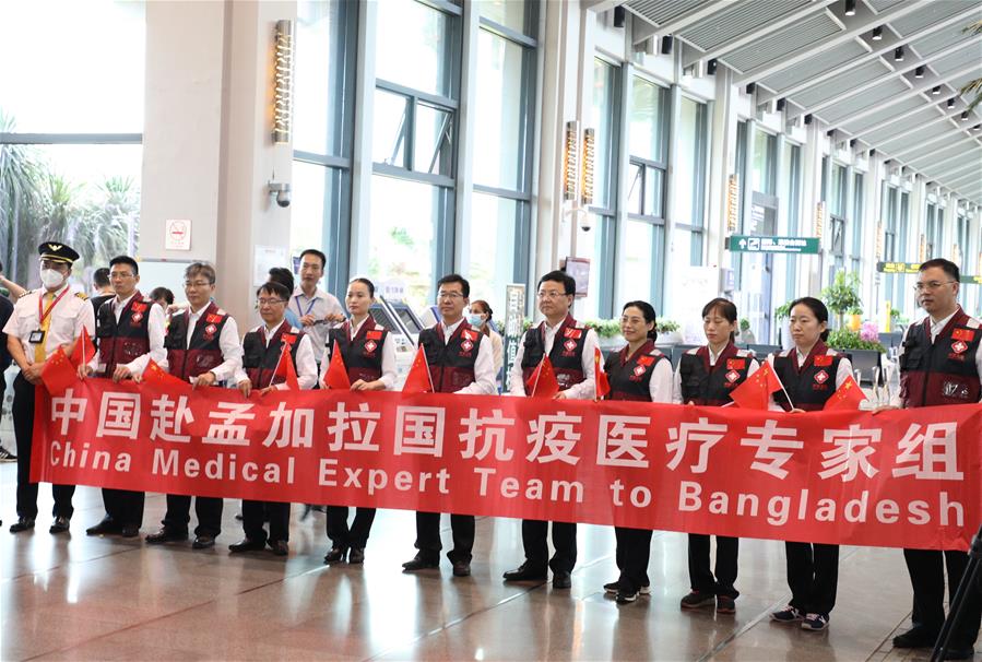 中国赴孟加拉国抗疫医疗专家组启程