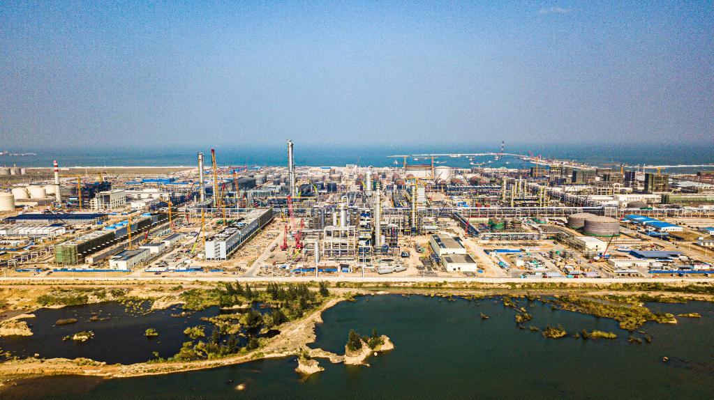 海南炼化百万吨乙烯及炼油改扩建项目建设忙