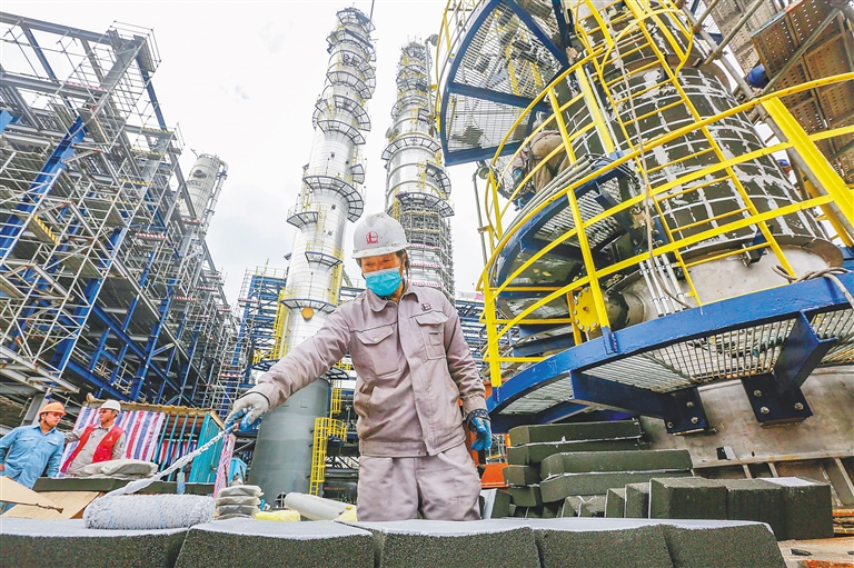 海南炼化100万吨乙烯项目加紧施工