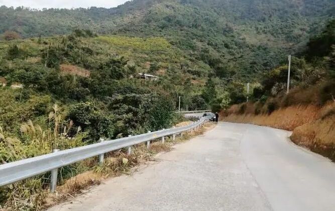 今年海南计划完成262.4公里村道安全生命防护工程