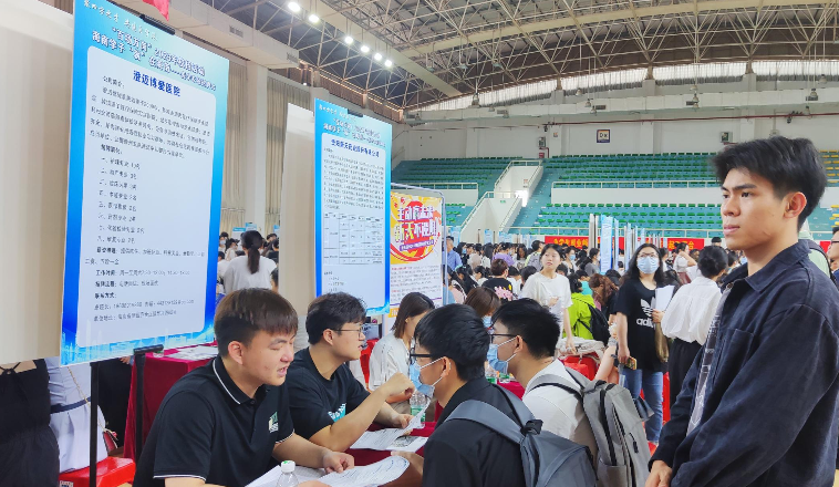海南举办“5城14校”医学专场招聘