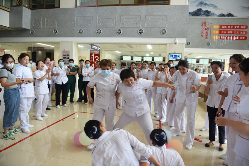 屯昌县中医医院举办“趣味运动会”庆祝护士节